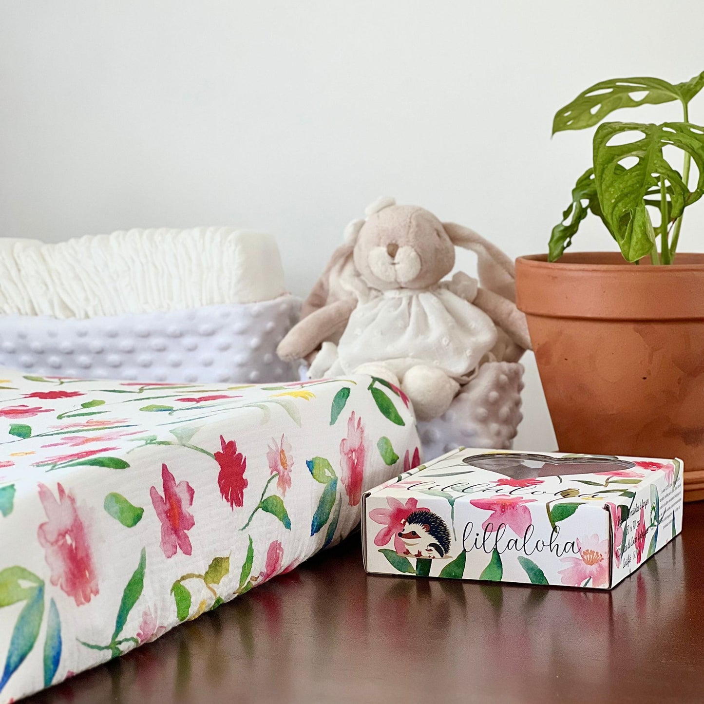 Housse de matelas à langer Lillaloha avec coffret cadeau Peony